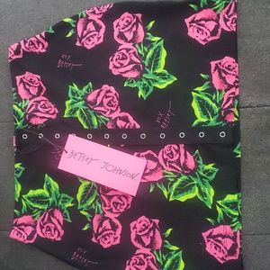 NWT Betsy Johnson Rose Skrit